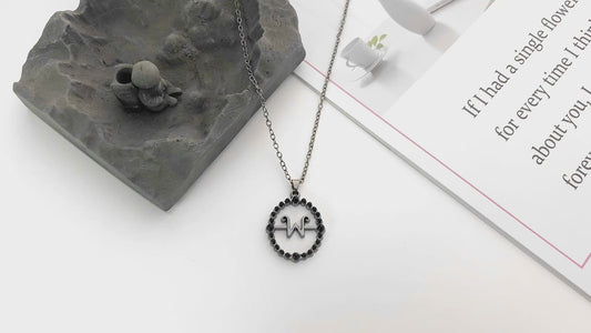 Collana Wednesday Addams – Eleganza Gotica con Stile Iconico 🌙
